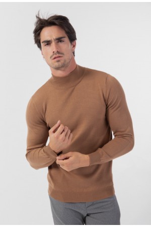 Ανδρικό λεπτό πουλόβερ με ψηλό λαιμό - Καμηλό